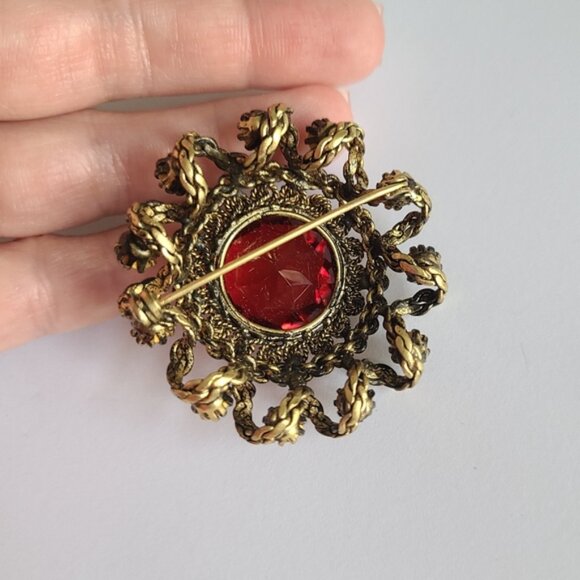 Vintage Antique Gold Brass Chunky Ruby Red Cabochon Victorian Crystal Brooch - Picture 7 of 8